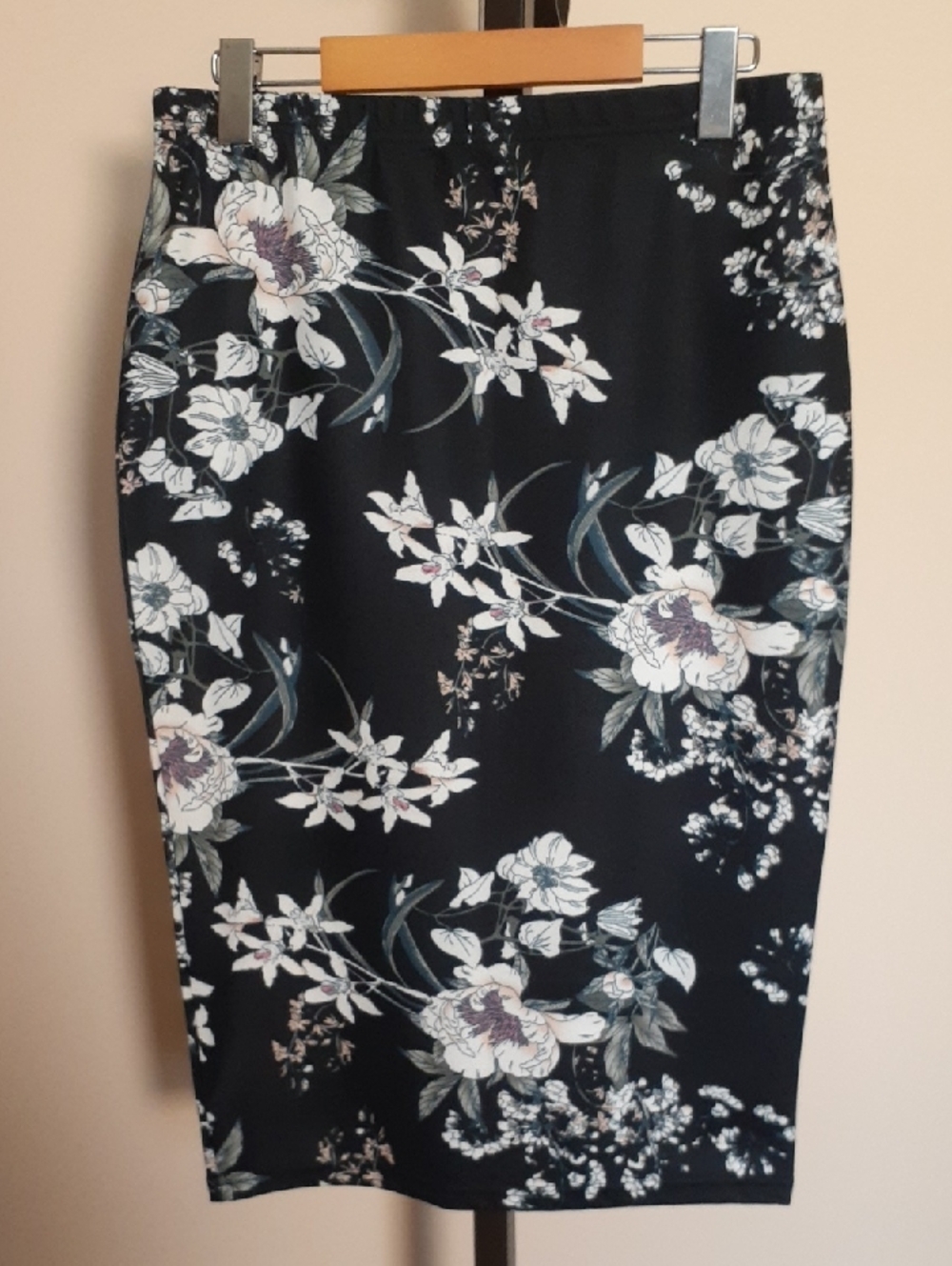 SHEIN Black Floral Pencil Skirt - Sz L